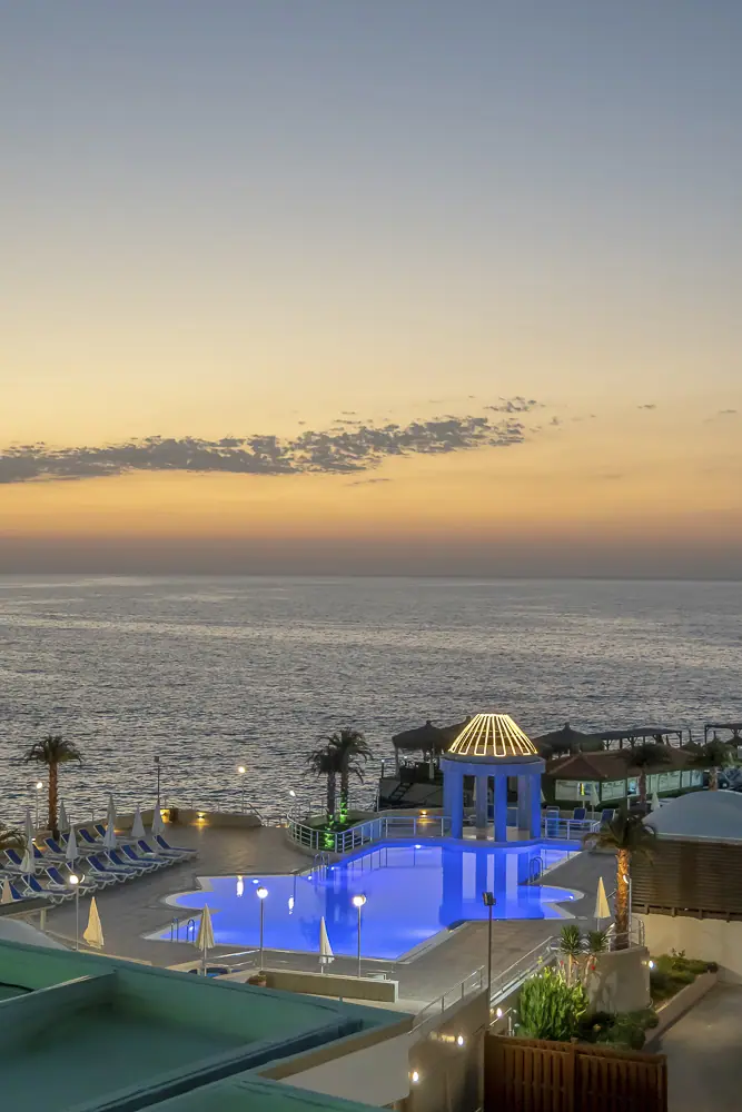 Dome Hotel havuz ve deniz