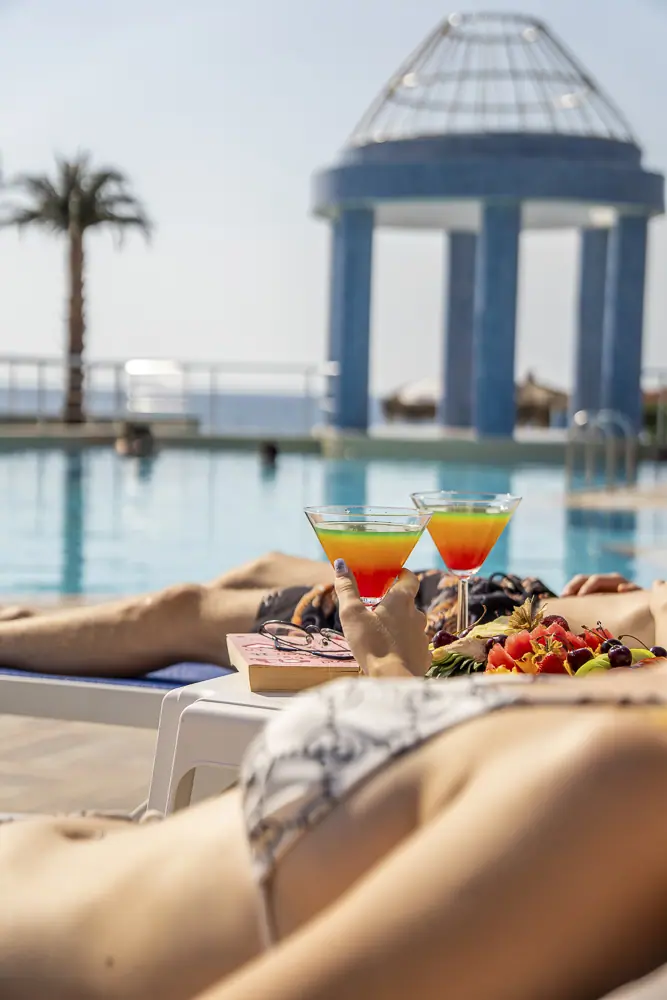 Dome Hotel havuz ve deniz