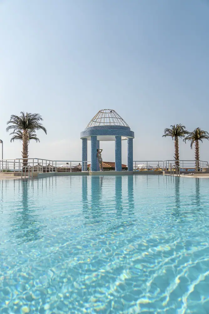 Dome Hotel havuz ve deniz