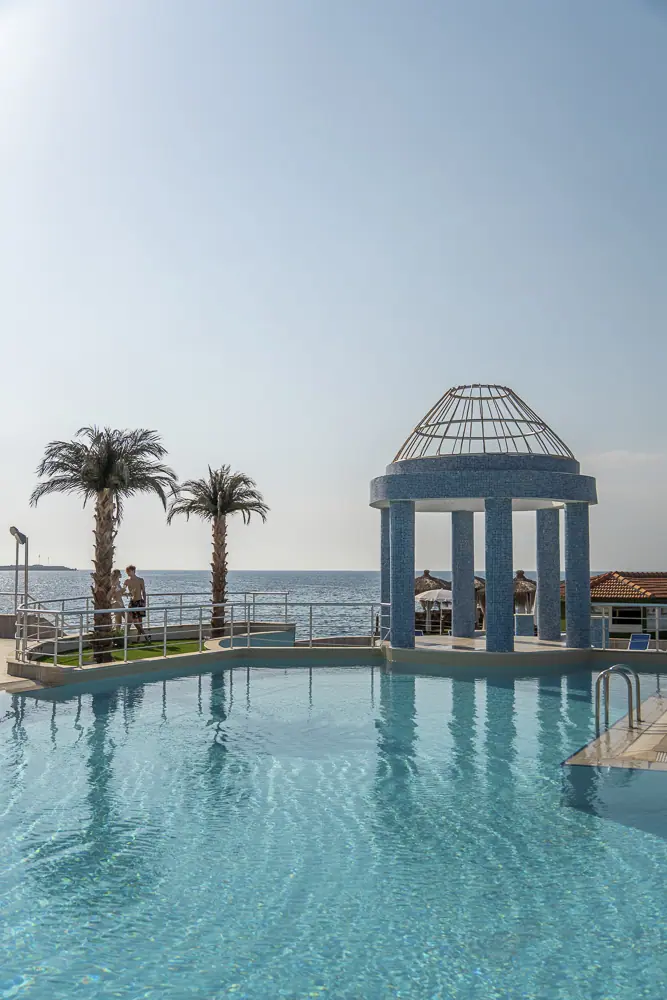 Dome Hotel havuz ve deniz