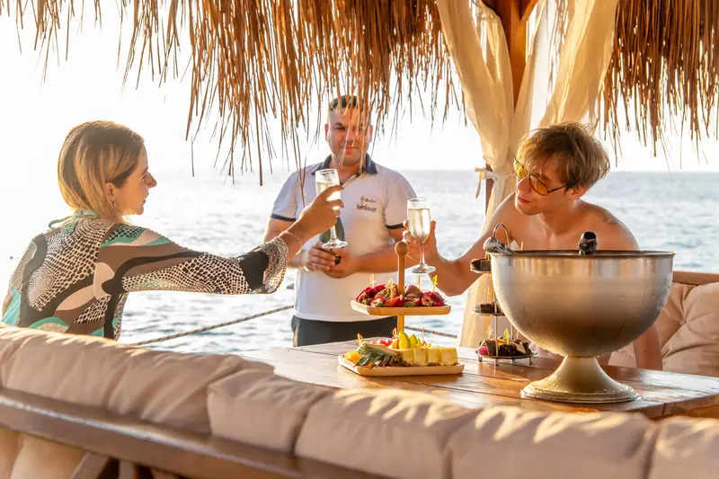 Dome Hotel havuz ve deniz