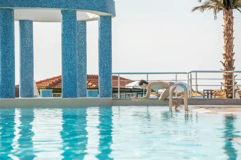 Dome Hotel havuz ve deniz