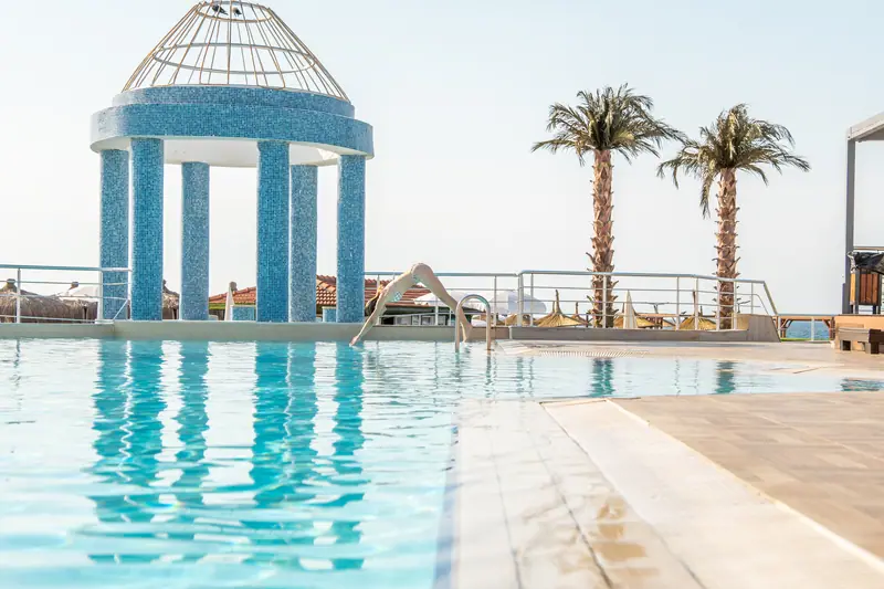 Dome Hotel havuz ve deniz
