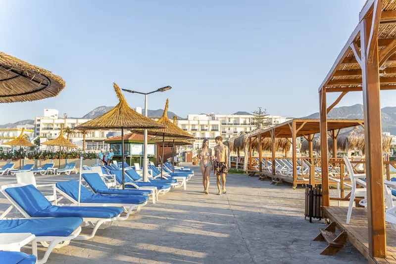 Dome Hotel havuz ve deniz
