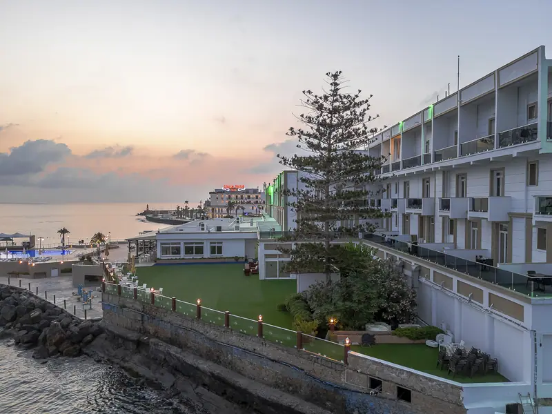 Girne'de yürüyüş: Beşparmak Dağları'nda kolay rotalar